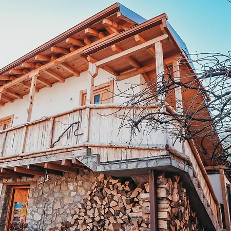 Dihovo Kır Evi Manastır