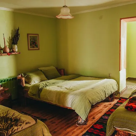 Kır Evi Dihovo Manastır
